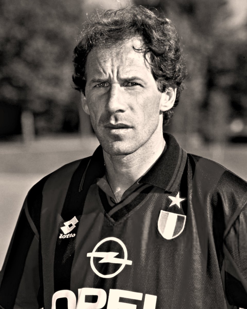 B24PT's tweet photo. Faleceu o lendário Franco Baresi aos 66 anos. Que descanse em paz. https://t.co/hggBf9d3vq
