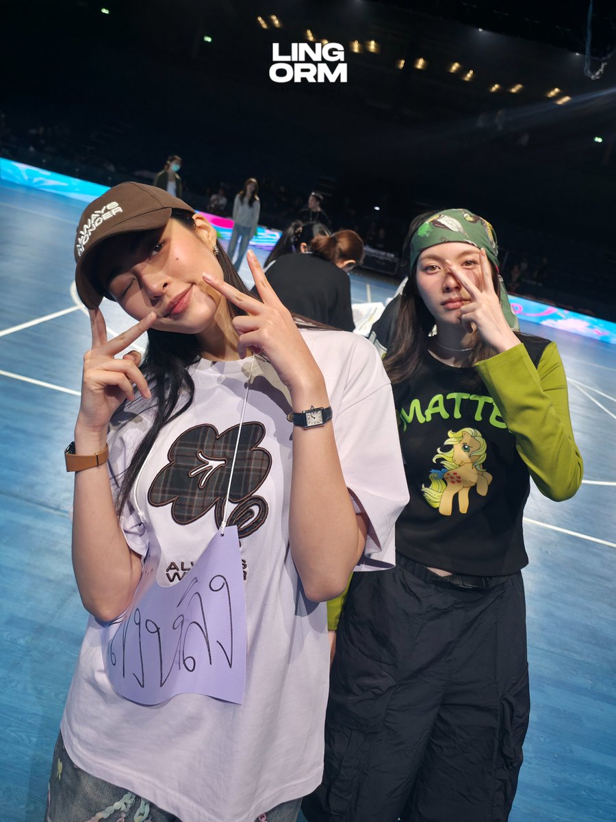 mmeweieihaha1's tweet photo. ทำไมกันนะ5555555สงสารพี่อุ้มวะทำไงดี555555555 https://t.co/zrHNle6qfn