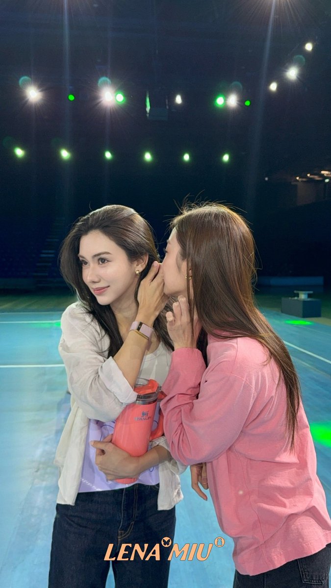 mmeweieihaha1's tweet photo. ทำไมกันนะ5555555สงสารพี่อุ้มวะทำไงดี555555555 https://t.co/zrHNle6qfn