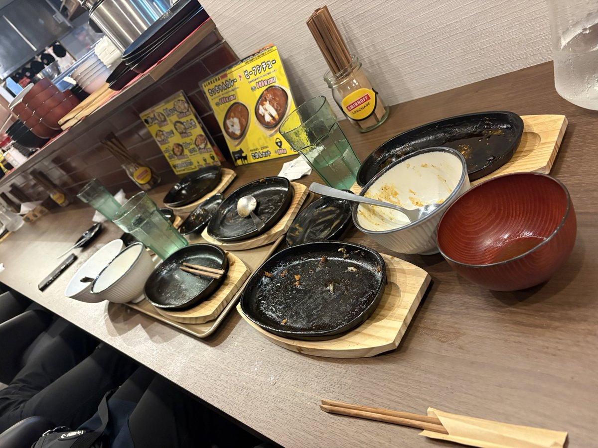 To_432_star's tweet photo. 焼きそば半分こするー？って言ってたのにお互いに一個ずつ食べてさらに麻婆豆腐とご飯中食べてしまった…
美味しすぎた…

女将がレシート見て、こんなに食べた…？って不安そうにしてたけどちゃんと全部食べました！ https://t.co/i8fPVkk2G1