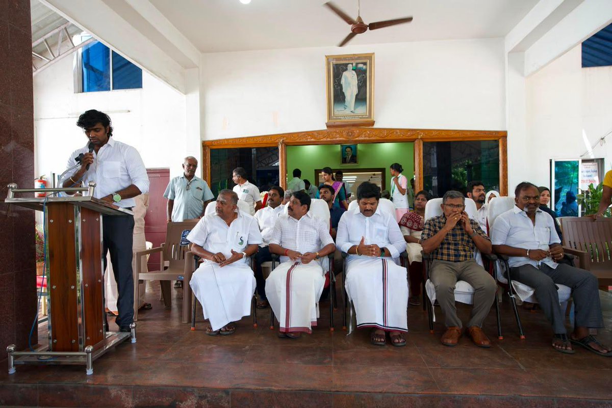 NainarBJP's tweet photo. A. P. சுப்பிரமணியன் அவர்கள் மற்றும் Dr. ராணி சுப்பிரமணியன் அவர்களின் நினைவு தினத்தை முன்னிட்டு, காவேரி மருத்துவமனை, திருநெல்வேலி இணைந்து ஏற்பாடு செய்திருந்த மருத்துவ முகாமில் கலந்துகொண்டு, பொதுமக்களுக்கான மருத்துவ சேவையை தொடங்கி வைக்கும் வாய்ப்பு கிடைத்தது எனக்கு மிகுந்த மகிழ்ச்சியையும் மனநிறைவையும் அளிக்கிறது.

சமூக நலனையும், மருத்துவ சேவையையும் உயர்ந்த நோக்கமாகக் கொண்டு, திருநெல்வேலி மாவட்ட மக்களுக்கு தொடர்ந்து தரமான மற்றும் சிறப்பான மருத்துவ சேவைகளை வழங்கி வரும் காவேரி மருத்துவமனை நிர்வாகம், மருத்துவர்கள் மற்றும் பணியாளர்கள் அனைவருக்கும் எனது மனமார்ந்த பாராட்டுகளையும் வாழ்த்துகளையும் தெரிவித்துக் கொள்கிறேன்.

எதிர்காலத்திலும் இதுபோன்ற மக்கள் நல மருத்துவப் பணிகளை மேலும் விரிவுபடுத்தி, எண்ணற்ற மக்களின் வாழ்வில் நம்பிக்கையையும் நலனையும் விதைக்கும் உயரிய சேவையை தொடர்ந்து சிறப்பாக ஆற்றிட, எல்லாம் வல்ல இறைவன் அருள்புரிய வேண்டுகிறேன்.
(1/2)