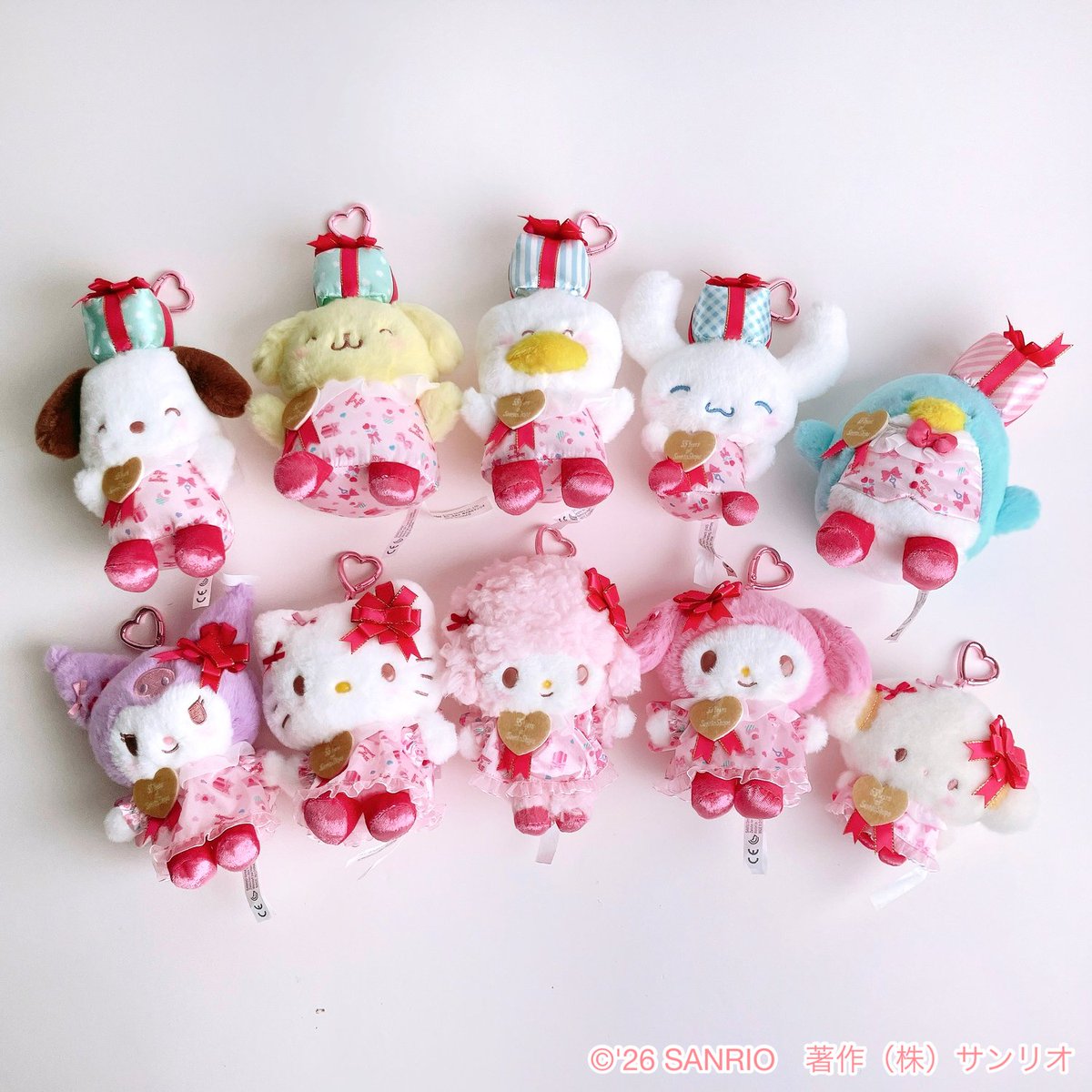 ec_sanrio's tweet photo. ＼5日発売！#新商品🎁  ／
ラッピングペーパーデザインシリーズ🎀
「55 Years of Sanrio Shops」のロゴ入りリボンシール風モチーフがかわいいね💗

本店👇
https://t.co/hSnswE1AIf
楽天市場店👇
https://t.co/IeXwMOGIgo
Yahoo!ショッピング店👇
https://t.co/XtuJhC7oLh

※発売日9:30公開 https://t.co/0K8ixvbUsx