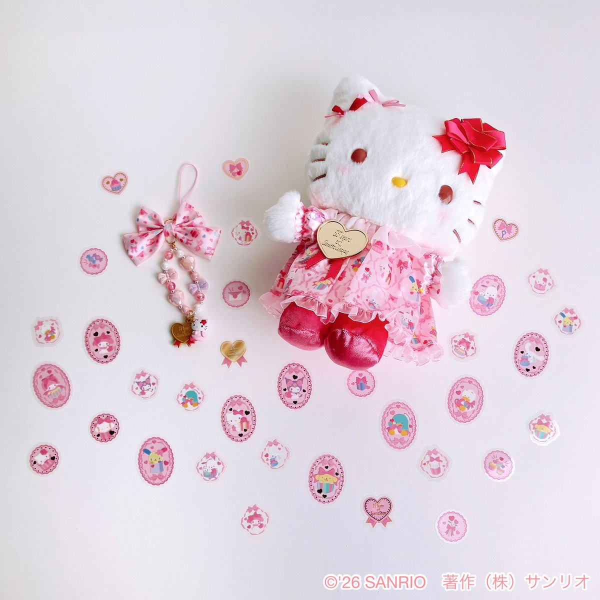 ec_sanrio's tweet photo. ＼5日発売！#新商品🎁  ／
ラッピングペーパーデザインシリーズ🎀
「55 Years of Sanrio Shops」のロゴ入りリボンシール風モチーフがかわいいね💗

本店👇
https://t.co/hSnswE1AIf
楽天市場店👇
https://t.co/IeXwMOGIgo
Yahoo!ショッピング店👇
https://t.co/XtuJhC7oLh

※発売日9:30公開 https://t.co/0K8ixvbUsx