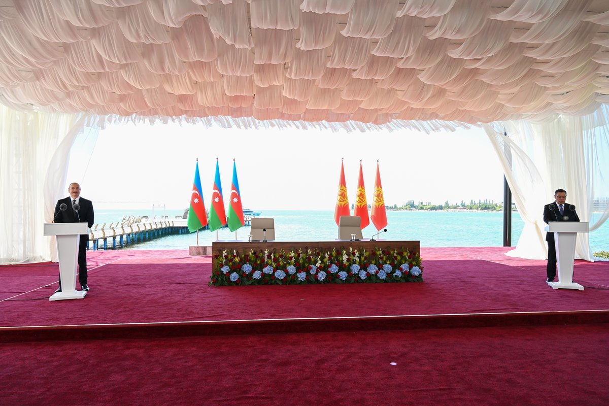 presidentaz's tweet photo. An award ceremony for the Presidents of Azerbaijan and Kyrgyzstan was held.

https://t.co/qycn0hVtNn https://t.co/rRRJ00kbYq