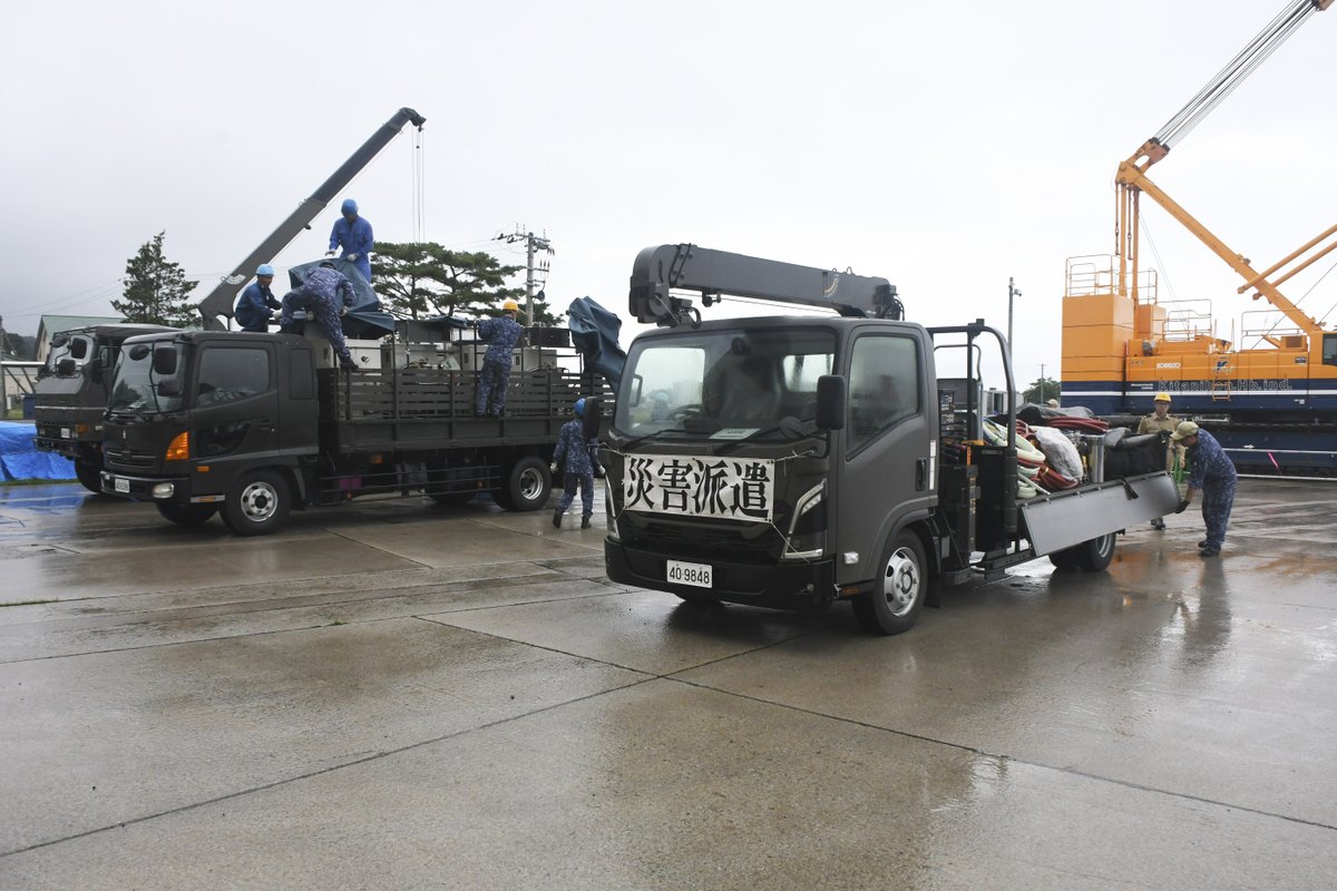 JMSDF_orh's tweet photo. 【災害派遣準備】
令和8年熊本地震でお亡くなられた方に、深く哀悼の意を表すとともに、被災された方々に心よりお見舞い申し上げます。
大湊地区隊は、救援物資の輸送・支援人員の準備等、即応態勢をとって被災地への支援に備えています。
#海上自衛隊 #大湊地区隊 https://t.co/lPkYzLNrdN