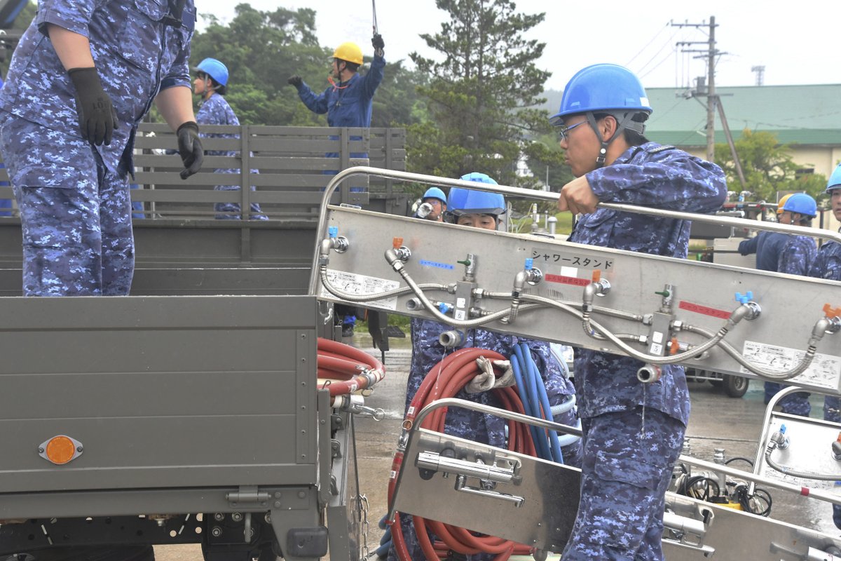 JMSDF_orh's tweet photo. 【災害派遣準備】
令和8年熊本地震でお亡くなられた方に、深く哀悼の意を表すとともに、被災された方々に心よりお見舞い申し上げます。
大湊地区隊は、救援物資の輸送・支援人員の準備等、即応態勢をとって被災地への支援に備えています。
#海上自衛隊 #大湊地区隊 https://t.co/lPkYzLNrdN