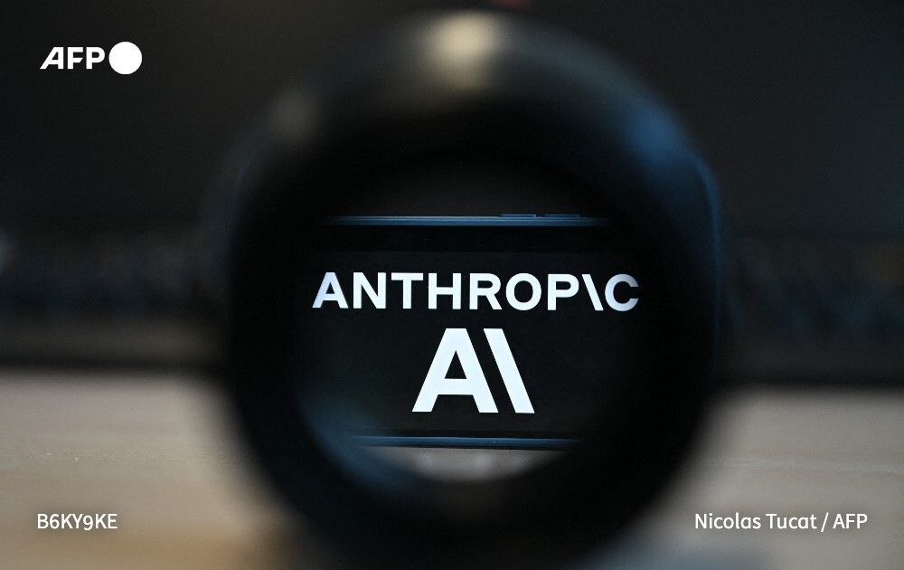 afpfr's tweet photo. 🤖 La start-up américaine d'intelligence artificielle (IA) Anthropic a affirmé jeudi dans un communiqué que ses modèles avaient "obtenu un accès non autorisé" à trois organisations lors de tests pourtant censés les empêcher d'accéder à des systèmes "réels" ⤵️ https://t.co/KNLz1ATmVF