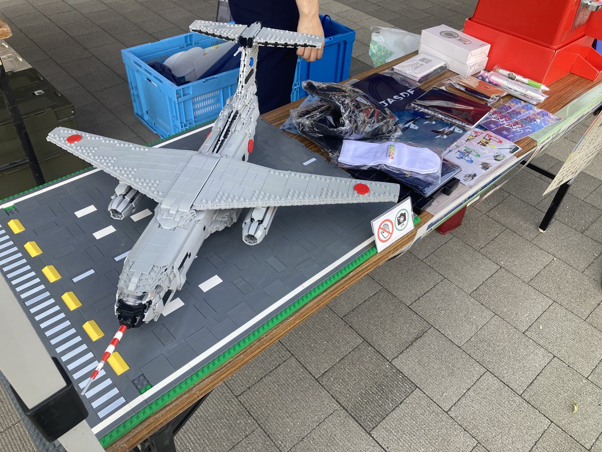 ContRail240111's tweet photo. 皆様、こんにちは
本日は、布袋サマーフェスタの自衛隊広報ブースにて作品展示を行っております。
皆様のお越しをお待ちしております。
(稲木) https://t.co/ofJ5u15YWR