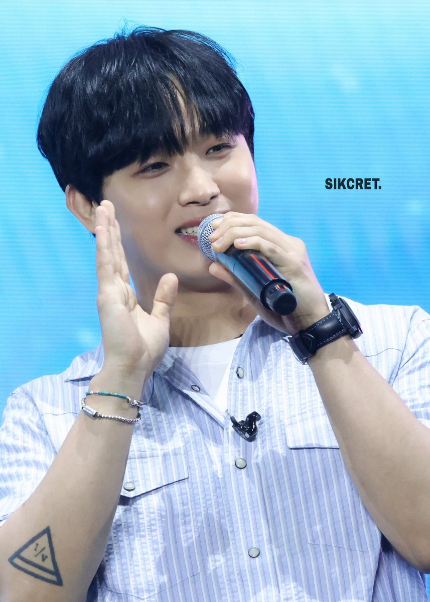 Sikcretday37's tweet photo. 260730 장흥물축제 #임현식
멜로디 바라보는 눈빛
그리고 타투
🫠🫠🫠🫠🫠
#IMHYUNSIK
#BTOB #비투비
@BTOB_IMHYUNSIK https://t.co/Dzr1M6JoBc