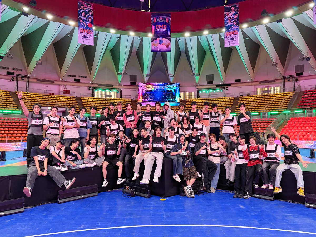 DomundiTV's tweet photo. 𝐃𝐌𝐃 𝐒𝐏𝐎𝐑𝐓𝐒 𝐃𝐀𝐘 𝟐𝟎𝟐𝟔 
𝑯𝒊𝒈𝒉 𝑺𝒄𝒉𝒐𝒐𝒍 𝑽𝒊𝒃𝒆𝒔 🏆✨

อีกไม่นานก็จะได้เจอกันแล้ว! 👀

หนุ่ม ๆ ดูมันดิกำลังตั้งใจซ้อมกันแบบจัดเต็ม ความสนุก ความประทับใจ และโมเมนต์สุดพิเศษกำลังรอทุกคนอยู่ เตรียมตัวให้พร้อมมาพบกับโชว์สุดพิเศษ! แล้วเจอกันนะคะ 💚🩷✨

🎥 Live Stream Version
🔗 : https://t.co/kLjvn18pN3

🗓️ : 1 AUGUST 2026
📍 : INDOOR STADIUM HUAMARK

⚽️🏹🏀🏐✨🥇

#กีฬาสีดูมันดิ2026
#domunditv