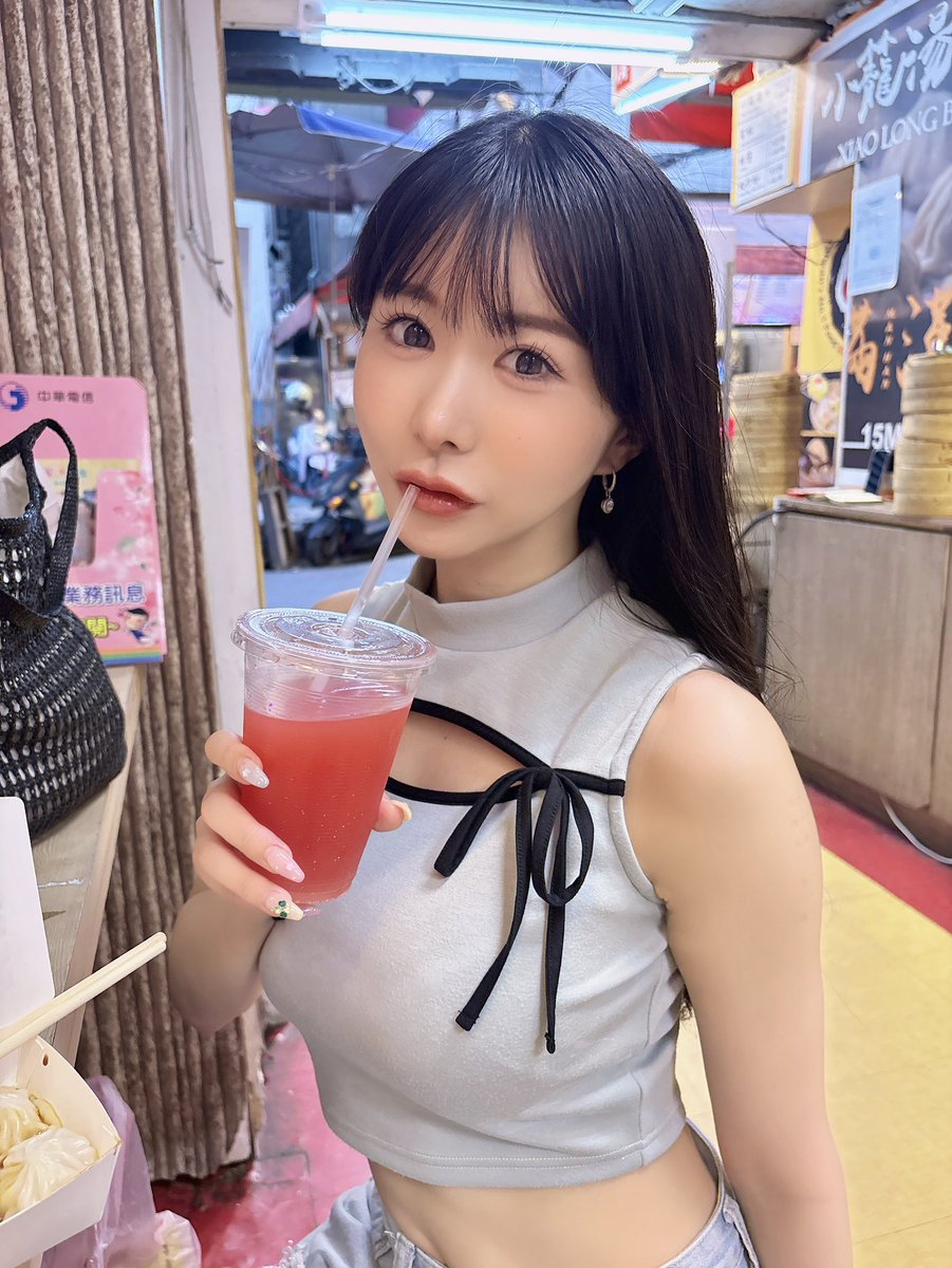 kana_burlesque's tweet photo. 7月ラスト(•ˋ _ ˊ•)
台湾ぶりに蜘蛛になる🕷🕸 https://t.co/E9WnJmns5Q