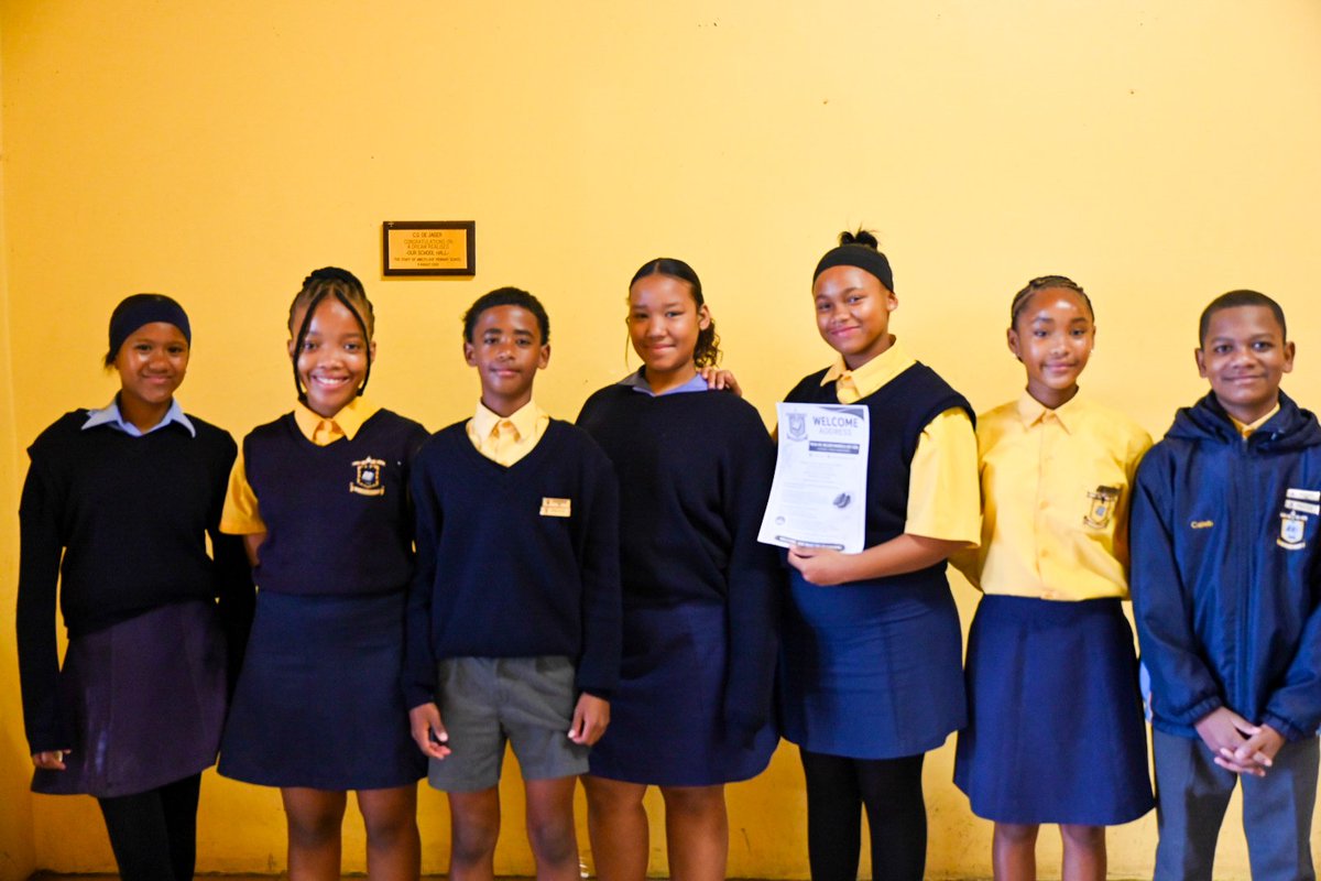 MetrorailWC's tweet photo. As we conclude Mandela Month, PRASA Management and stuff are proud to celebrate the spirit of service and giving back with the learners of Amstelhof Primary School in Paarl. 

#MandelaMonth #PRASA #PeoplesTrain #PAARL 
@PRASA_Group https://t.co/L14ahjqQYB