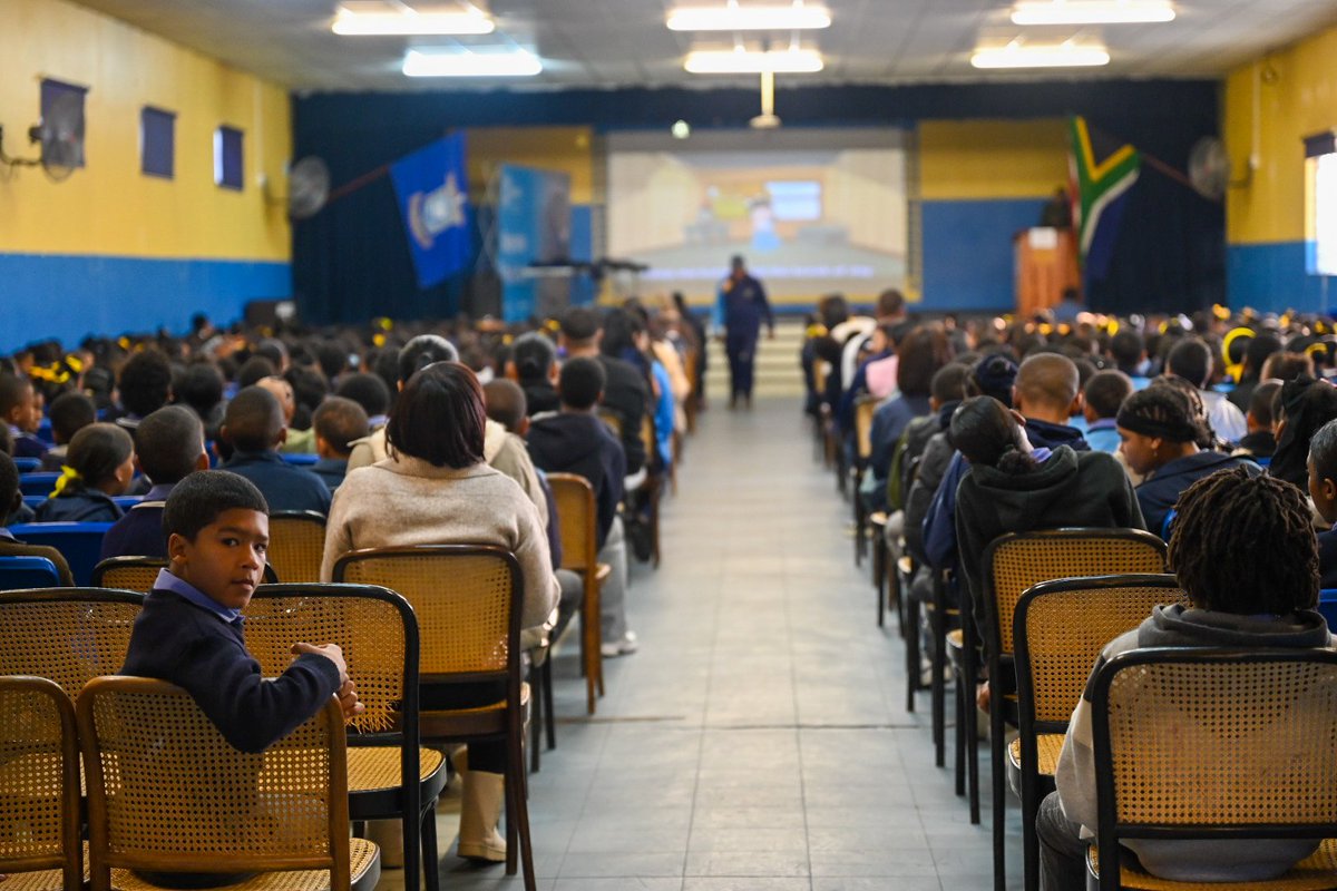 MetrorailWC's tweet photo. As we conclude Mandela Month, PRASA Management and stuff are proud to celebrate the spirit of service and giving back with the learners of Amstelhof Primary School in Paarl. 

#MandelaMonth #PRASA #PeoplesTrain #PAARL 
@PRASA_Group https://t.co/L14ahjqQYB