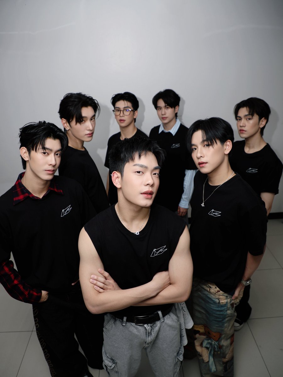 iz_theofficial's tweet photo. 2 DAYS LEFT  ✨

ใกล้จะปิด PRE - ORDER แล้ววว
ใครยังไม่กดรีบกดๆๆๆ 
https://t.co/KD3ks1Rx85

#iZDDMMYY_Merch
#iZ https://t.co/W0ngOo1MSZ