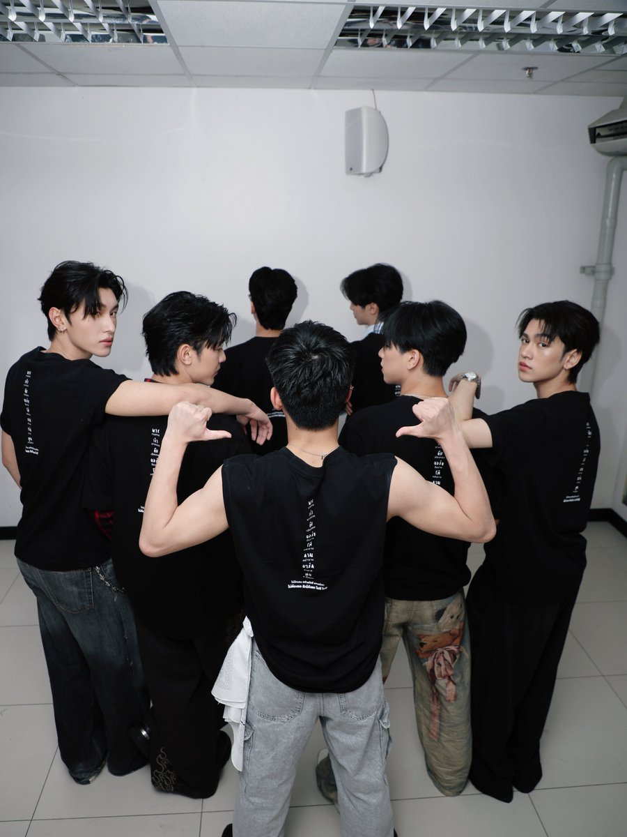 iz_theofficial's tweet photo. 2 DAYS LEFT  ✨

ใกล้จะปิด PRE - ORDER แล้ววว
ใครยังไม่กดรีบกดๆๆๆ 
https://t.co/KD3ks1Rx85

#iZDDMMYY_Merch
#iZ https://t.co/W0ngOo1MSZ