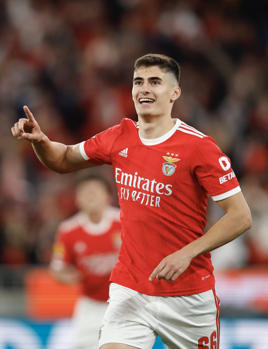 _BeFootball's tweet photo. 🚨 HERE WE GO, ANTONIO SILVA 🇵🇹 (2003) DÉBARQUE À BOURNEMOUTH ! 🍒🖤❤️

25 M€ + 5 de bonus pour Benfica.

(@FabrizioRomano) https://t.co/77XZJgUT8E