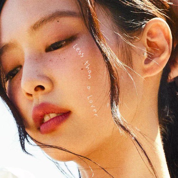 jenniescharts's tweet photo. JENNIE’s “Less than a Lover” (5 days) becomes the 20th longest charting song by a K-pop female soloist on Apple Music Global surpassing LISA’s “New Woman” (4 days) https://t.co/SLcFWQgadh