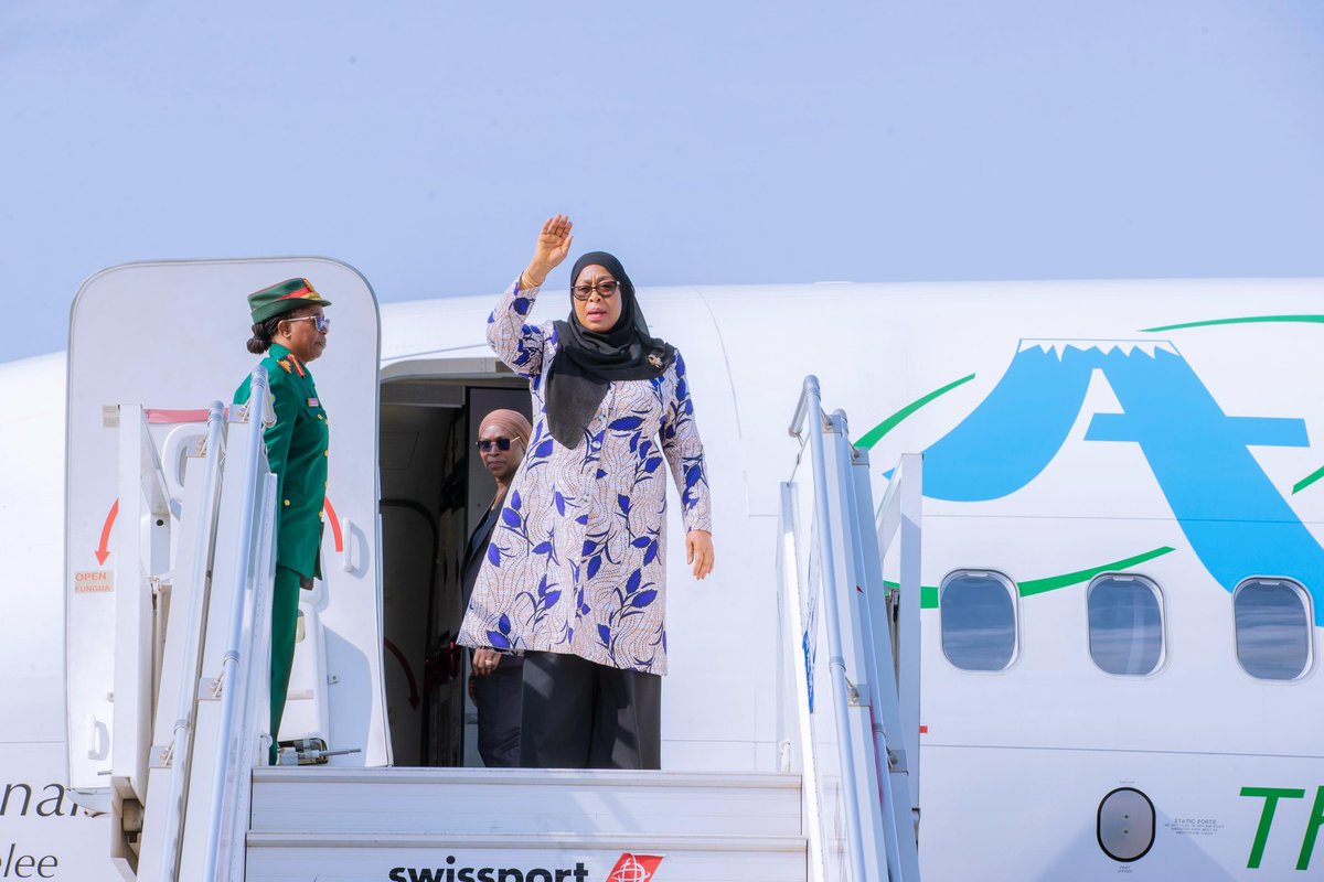 ikulumawasliano's tweet photo. Rais wa Jamhuri ya Muungano
wa Tanzania, Mhe. Dkt. Samia Suluhu Hassan akiagana na viongozi mbalimbali kwenye Uwanja wa Ndege wa Kimataifa wa Julius Nyerere (JNIA) Jijini Dar es Salaam kabla ya kuondoka nchini, kuelekea Luanda, Angola ambapo anatarajiwa kuwa mgeni rasmi katika hafla ya Uzinduzi wa Hospitali iliyopewa jina la Baba wa Taifa, Mwalimu Julius Kambarage Nyerere, tarehe 31 Julai,
2026.
