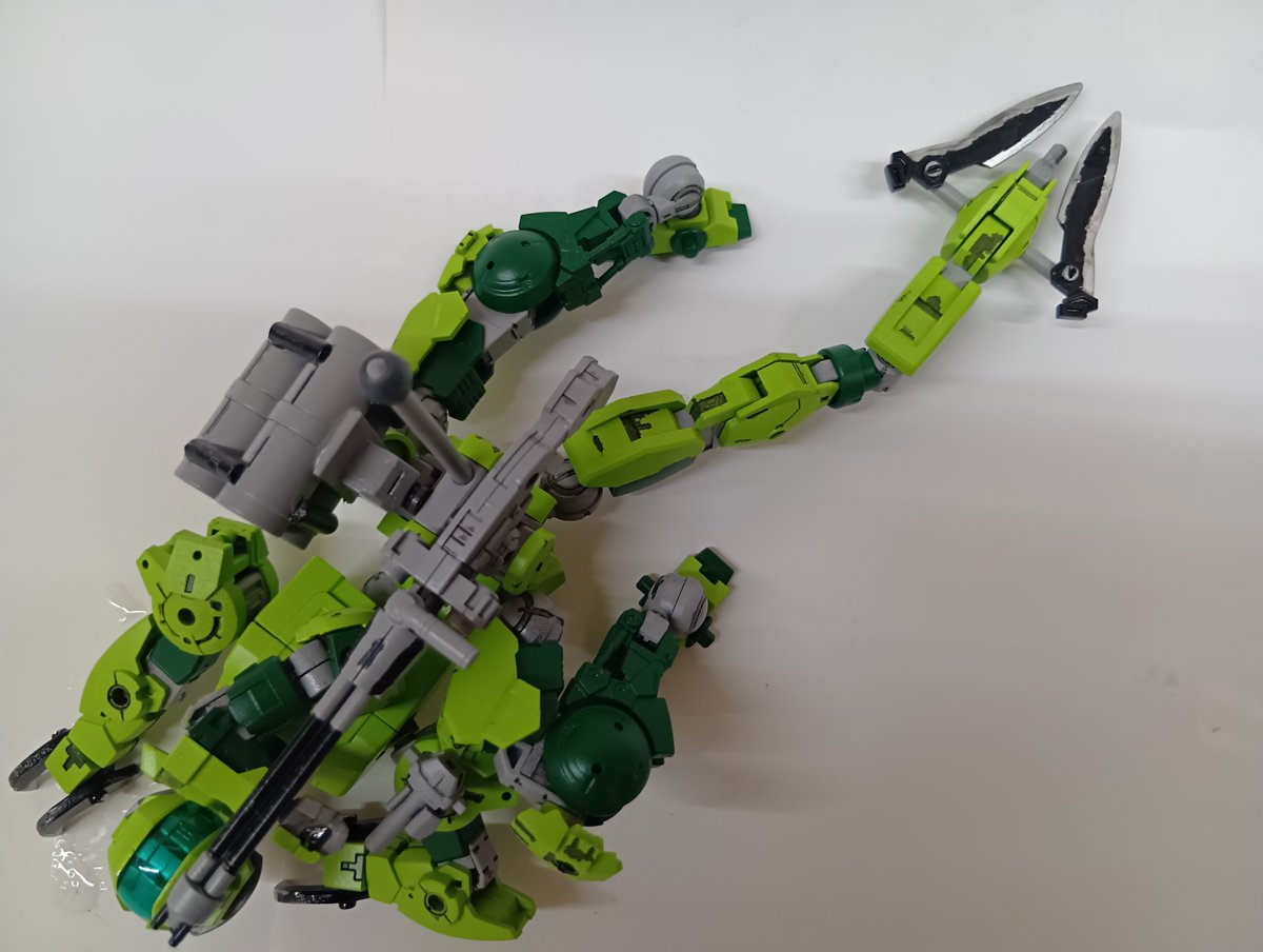 412wbl's tweet photo. 無人実験機「Ｓ・リザードＲ」
マクシオン軍兵器開発局内に新設された弱小研究室がスクラップから組み上げた実験機。Ｓ・ラプターの制御により行動する。主に中距離射撃戦と偵察を担当する。実験中、Ｓ・ラプターと共に軍に持って行かれた。
#30MMCM2026 #30MMMF https://t.co/yjZnV7ulBc