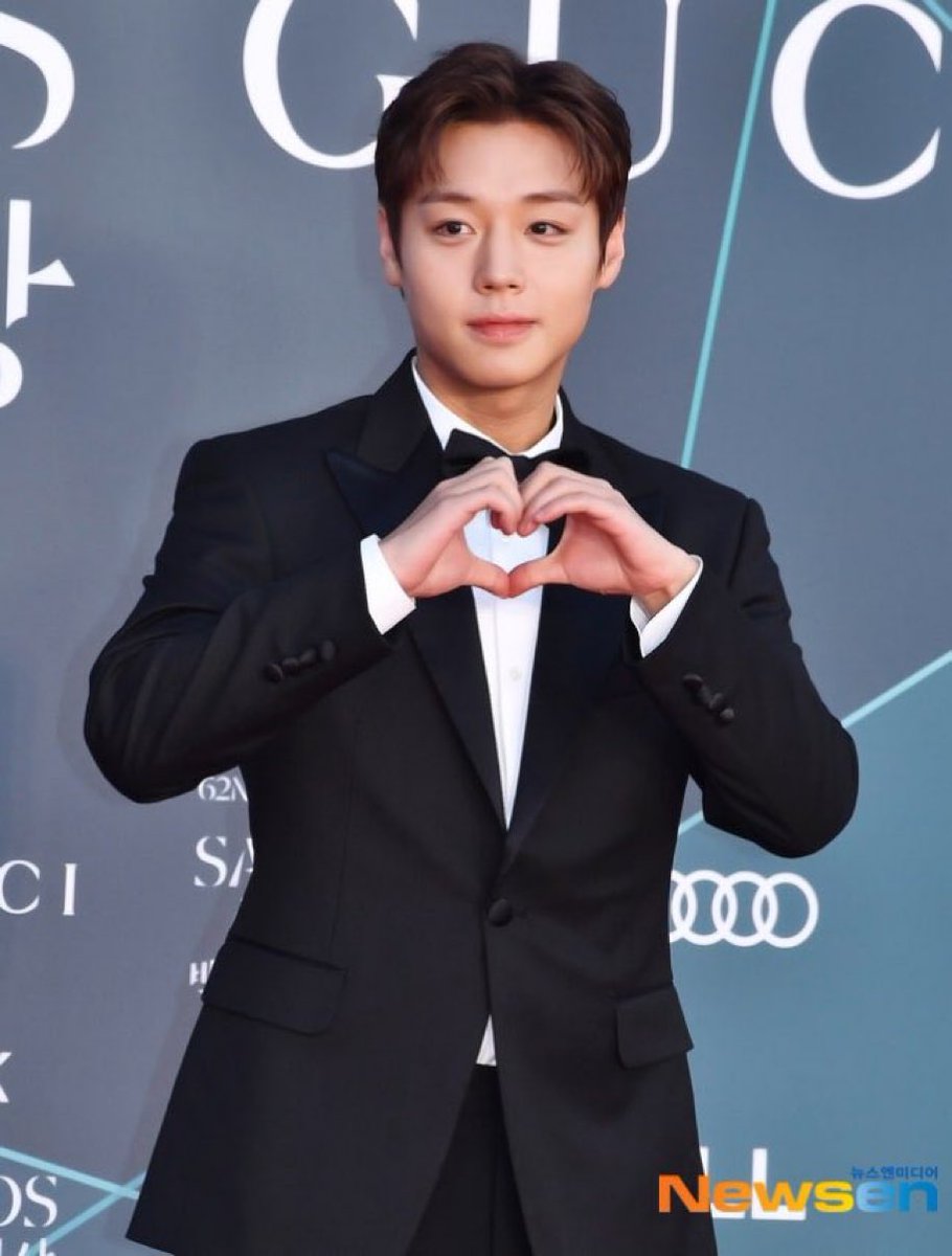 whistlewink's tweet photo. “Regardless of whether he wins or not, the fact that he stands shoulder to shoulder with esteemed senior actors and solidifies his title as "the best actor in his 20s" is something that cannot help but stand out.”

 https://t.co/xToszd5p79 https://t.co/s8lLdl0plZ