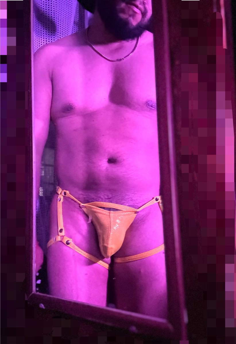 Gamaliel_Rauw's tweet photo. Qué tal me queda ? 

#underwear #sexyunderwear #tanga #fetiche #gay #mexicangay 

@BravisimaOF https://t.co/WsqC1EumxN