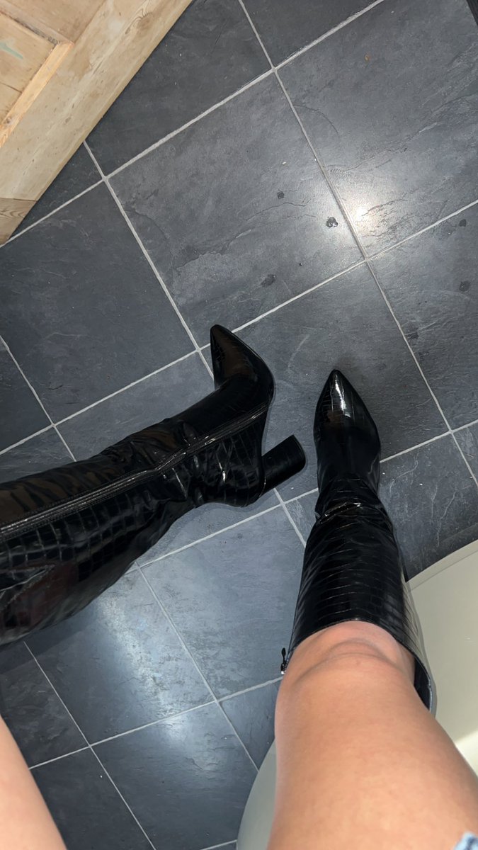 GoddessMeg1994's tweet photo. Will you clean them like a good boy until they sparkle for me? ✨

I bet u wish u were down there on all fours 😂🥰 shame you never will be. Fuck wit. 
I want £30 chop chop 🙇‍♂️ 

https://t.co/8LRF2ROROv

leather paypigs footworship Ukfindom assworship simp cashcow femdom sissy https://t.co/91gUxbQuKn