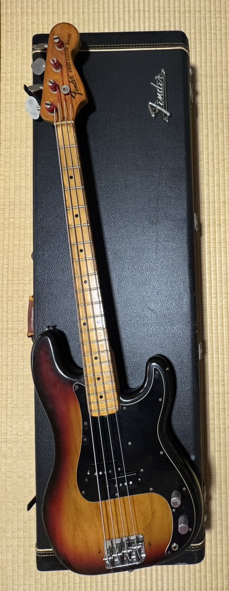 elmapa_ngt's tweet photo. リペアに出してた50年前に買ったFenderのPrecision Bassが戻ってきた
シリアルから見ると本体は75〜76年製だけど62年モデルのピックアップに交換
23年前にノイズのシールドをしてもらったことのある中野の #リペアショップPINE さんに依頼しました
しっかり相談に乗ってくれて丁寧に仕上げてくれました https://t.co/dpli5d1M82