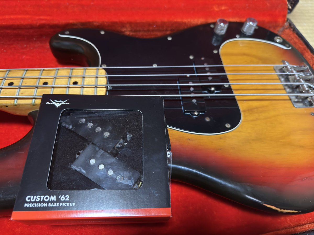 elmapa_ngt's tweet photo. リペアに出してた50年前に買ったFenderのPrecision Bassが戻ってきた
シリアルから見ると本体は75〜76年製だけど62年モデルのピックアップに交換
23年前にノイズのシールドをしてもらったことのある中野の #リペアショップPINE さんに依頼しました
しっかり相談に乗ってくれて丁寧に仕上げてくれました https://t.co/dpli5d1M82
