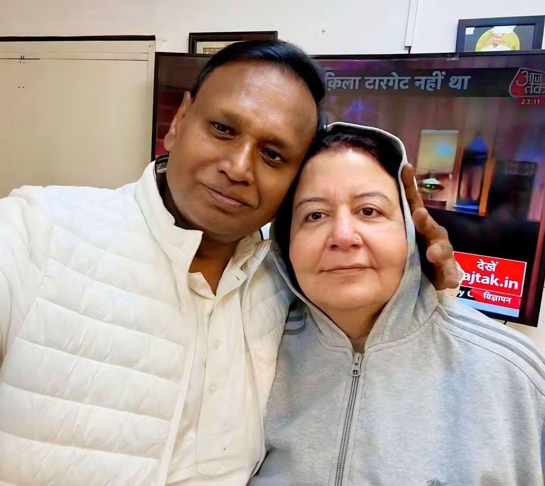 pandey_shukdeo's tweet photo. рд╣реИ рдирд╛ рдЕрджреНрднреБрдд?
рдХрд╛рдВрдЧреНрд░реЗрд╕ рдиреЗрддрд╛ рдбреЙреж рдЙрджрд┐рдд рд░рд╛рдЬ рдХреА рдкрддреНрдиреА рдбреЙреж рд╕реАрдорд╛ рд░рд╛рдЬ IRS рд╕реЗ рд░рд┐рдЯрд╛рдпрд░реНрдб рд╣реЛ рдЧрдпреА рд╣реИрдВред рд╡реЗ рдЗрдирдХрдо рдЯреИрдХреНрд╕ рдбрд┐рдкрд╛рд░реНрдЯрдореЗрдВрдЯ рдореЗрдВ рдкреНрд░рд┐рдВрд╕рд┐рдкрд▓ рдЪреАрдл рдХрдорд┐рд╢реНрдирд░ рдХреЗ рдкрдж рдкрд░ рдереАред рдбреЙреж рд╕реАрдорд╛ рд░рд╛рдЬ рдЕрдм рд╡рдХрд╛рд▓рдд рдХрд░реЗрдВрдЧреА... рдФрд░ рдЗрдирдХрд╛ рдЦрд╛рдирджрд╛рди рдЕрдм рднреА рдЖрд░рдХреНрд╖рдг рд▓реЗрдХрд░ рдЧрд░реАрдм SC/ST рдХрд╛ рд╣рдХреНрдХ рдорд╛рд░реЗрдЧрд╛
#Reservation #CasteBased https://t.co/olROecG0RF