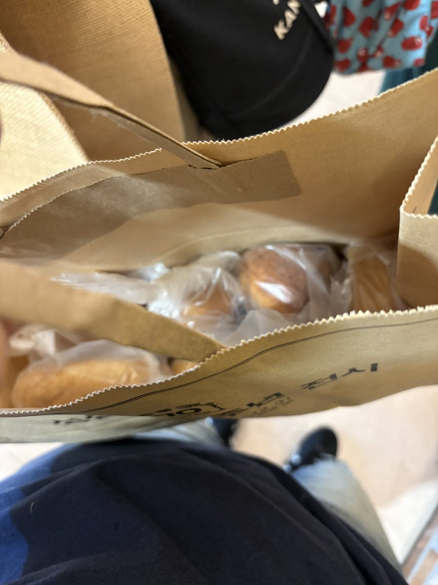 pepe__ooe's tweet photo. 고향 빵 먹기 넘 힘들다💦 성심당 명란소금빵 신메뉴같던데 이거 대존맛이네요 다섯개 사올걸… 너무후회돼 https://t.co/ghGKPoqliO