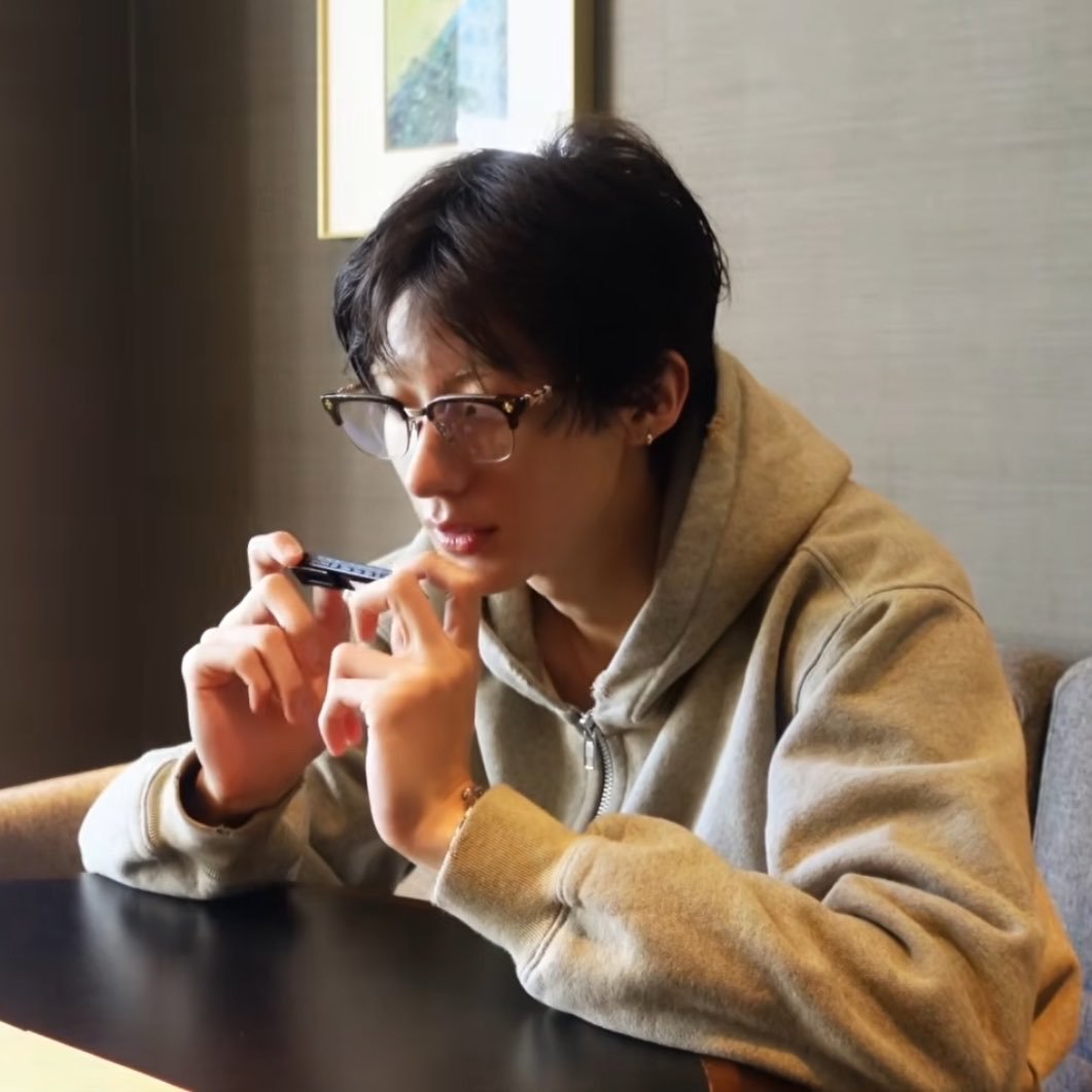 bluettune's tweet photo. someone misses him unapologetically. https://t.co/SeGDOgKGb3