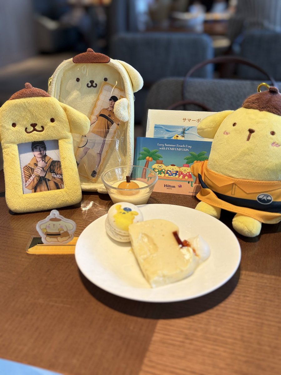 carinmars's tweet photo. 広島公演初日の開演を前に、
ヒルトン広島で作戦会議。

議題：ポムポムプリンと真田の親和性について。

性格：たぶん正反対
配色：ほぼ一致
帽子：共通装備
安定感：どちらも抜群

結論：相性が良すぎる🍮🎾 https://t.co/jZcbZSvanM