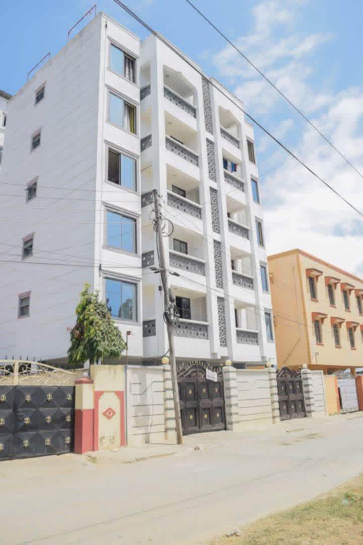 OkothElton's tweet photo. Bnb Mombasa @ only Ksh 1,500 a day. Clean and in gated with 24hrs security https://t.co/xS4Lwk3Ylq