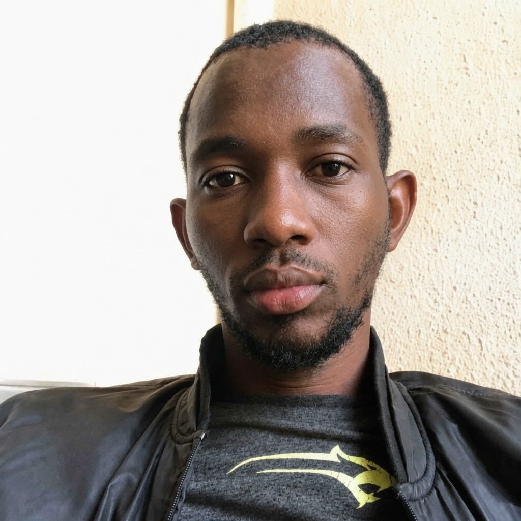 PsyGuy007's tweet photo. 🚨 🇫🇷 HORREUR ABSOLU À VILLIERS-SUR-MARNE : Trois femmes ont vécu l’ENFER en l’espace d’un seul mois

Le même MONSTRE de 17 ans les a attaquées l’une après l’autre près de la gare. 😡

Il surgissait derrière elles dans la rue la nuit, les ÉTR@NGLAIT, les menaçait avec un C0UTEAU et les giflait dès qu’elles tentaient de résister. 

Ensuite il les forçait à FILMER leur propre agression avec leur téléphone pendant qu’il les VI0LAIT ou tentait de le faire.

1️⃣. La première avait 26 ans et rentrait simplement chez elle.

2️⃣. La deuxième, 29 ans, était juste sortie marcher.

3️⃣. La troisième, 31 ans, a été sauvée de justesse grâce à l’intervention de la BAC qui le filait. 

Ce jeune de 17 ans a reconnu les faits en expliquant qu’il « cédait à des PULSIONS ». Il a même évoqué une QUATRIÈME victime qui n’a pas encore été identifiée. Aujourd’hui il est placé en DÉTENTION PROVISOIRE.

Comment un tel PRÉDATEUR a-t-il pu sévir aussi longtemps en pleine banlieue parisienne en 2026 ?

Est-ce que vous trouvez ça NORMAL ? 🤬
Et surtout, PARTAGEZ 🔁 ce message pour que le maximum de personnes soit au courant. 🔥 

(Source : @AmauryBucco)