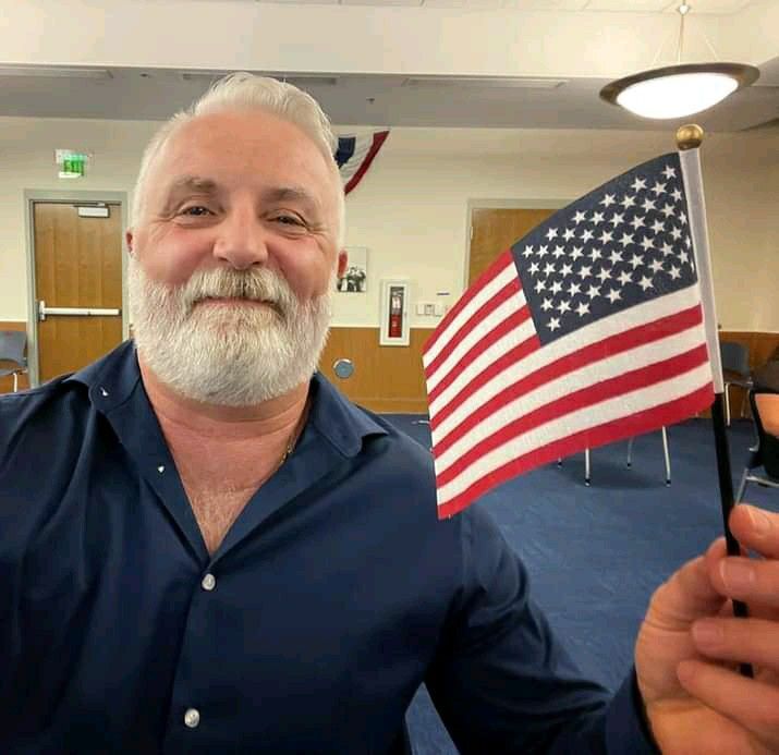 gifthnr's tweet photo. Hey everyone can I see your country flag? https://t.co/5sqgBtKmIk