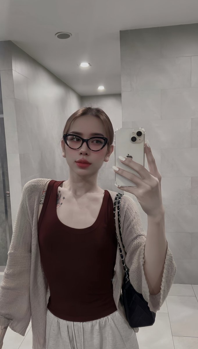 QuangDangNguye6's tweet photo. Chờ anh bú tiiii 🤤 Hồng hài nhi Bình dương Vsip 1 D1 ơii 🤤 Bua dăm chị đii

#ladyboy #setkeo #binhduong https://t.co/nsYKanyITM