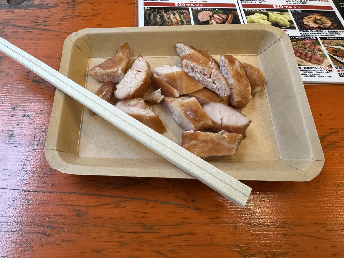 9xyp4's tweet photo. かわいい店員さん増えてました！

暇人すぎていろんなメニューに手を出してます🤣 https://t.co/QICpFsjyaw