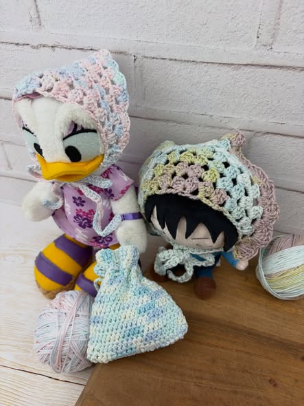 Pippy_JP's tweet photo. こんにちは、Pippyです!
尾州生まれのかすりコットンで、ぬいぐるみ用バブーシュカとミニ巾着を編みました🧶✨ 編むたびに変わるやさしいグラデーションが魅力💗 世界にひとつの色合いを楽しんでみませんか😊
https://t.co/k6J0sMmn5L
#Pippy #尾州 #かすり糸 #編み物 #かぎ針編み #ぬい服 #毛糸 https://t.co/R58r6qOSkG