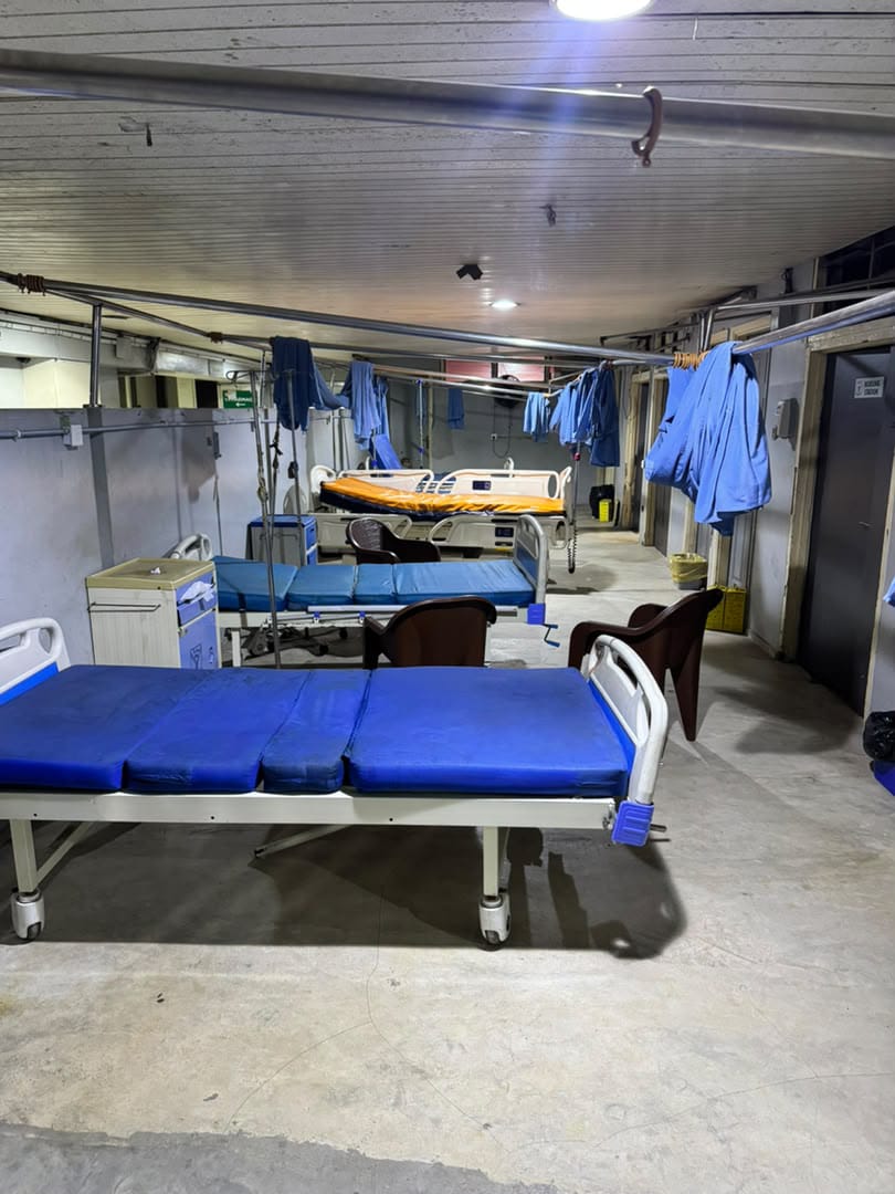 SaharaReporters's tweet photo. PHOTONEWS: LUTH's Emergency Unit Lies Empty As Resident Doctors Continue Indefinite Strike. https://t.co/WwZJ2mrCys