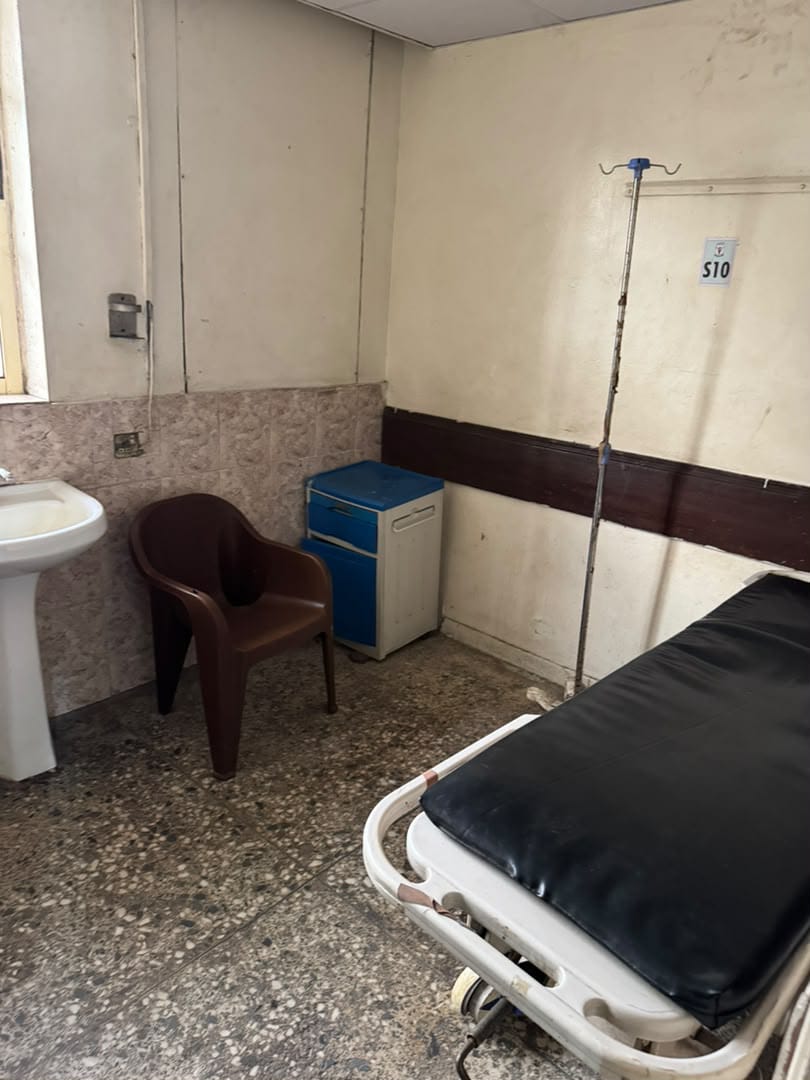 SaharaReporters's tweet photo. PHOTONEWS: LUTH's Emergency Unit Lies Empty As Resident Doctors Continue Indefinite Strike. https://t.co/WwZJ2mrCys