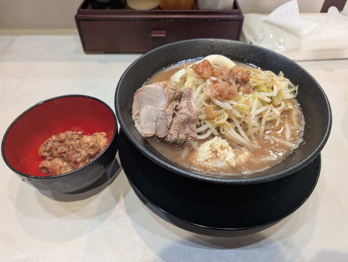 HS_ohune's tweet photo. コールをしない、以外のメリットが特にない店。
アブラ沢山くれるのは嬉しかったかも。 https://t.co/kX4HjNRDgE