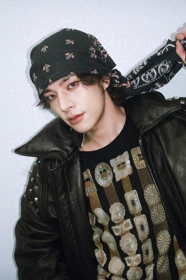 jaeyunpupp's tweet photo. bandana jake is literally TOP TIER https://t.co/akB6jFUirB