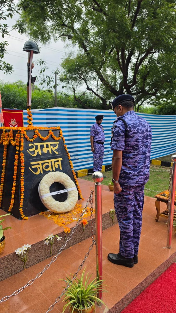 crpfindia's tweet photo. Shri G. P. Singh, IPS, Director General, @crpfindia, visited the Hq of 103 Bn RAF. He paid solemn tribute to martyrs at Martyrs' Memorial and was accorded a ceremonial Guard of Honour by a smartly turned-out contingent.
#NationFirst
#Vandematram150
#MissionNaxalMuktBharat2026
@gpsinghips
@crpf_j
@RAFCRPF
@igpnscrpf
@103Raf
#ServiceAndLoyalty