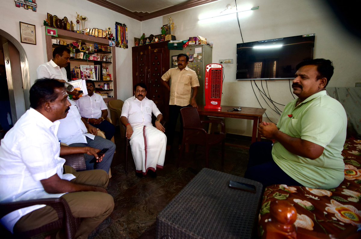 NainarBJP's tweet photo. இன்று திருநெல்வேலி மாவட்டம், தாளையூத்தில், நம் தமிழக பாரதிய ஜனதா கட்சியின் காரியகர்த்தாவான திரு. பரமசிவம் அவர்கள், நீண்ட நாட்களாக உடல்நலக்குறைவால் சிகிச்சை பெற்று வருவதையொட்டி, அவரது இல்லத்திற்குச் சென்று நலம் விசாரித்தோம்.

இந்த நிகழ்வில் திருநெல்வேலி மாவட்ட பாரதிய ஜனதா கட்சியின் மாவட்ட நிர்வாகிகள் உடனிருந்தனர்.