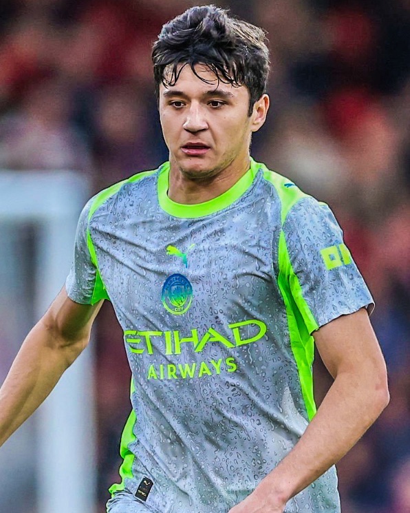 eurofootcom's tweet photo. 🚨🗣️ Manchester City director Hugo Viana: "We’re seeing Khusanov grow into a brilliant young man and an outstanding defender - but we know this is only the beginning. His physical and technical abilities are top, he has all the assets needed to be a WORLD CLASS centre-back." 🇺🇿 https://t.co/7Jg0jYPJkI