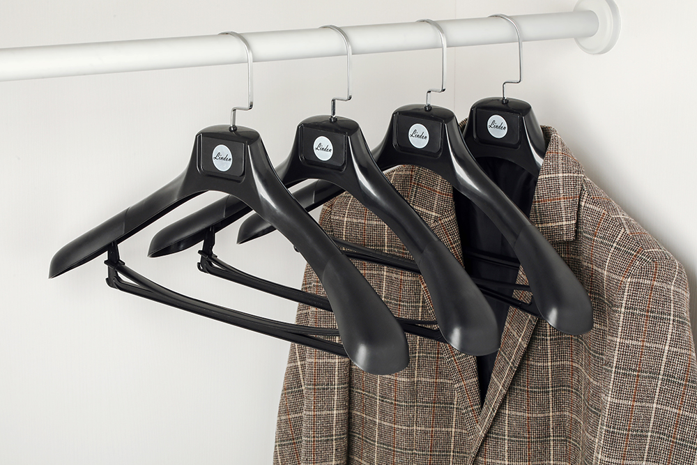 LindonMade's tweet photo. Plastic coat hanger with detachable anti-slip pants bar.
Bulk wholesale | Custom logo supported.
https://t.co/3E3Z5POFcH
#hangerwholesale #clothingbusiness #apparelstore  #suithanger https://t.co/LK674NIIPW