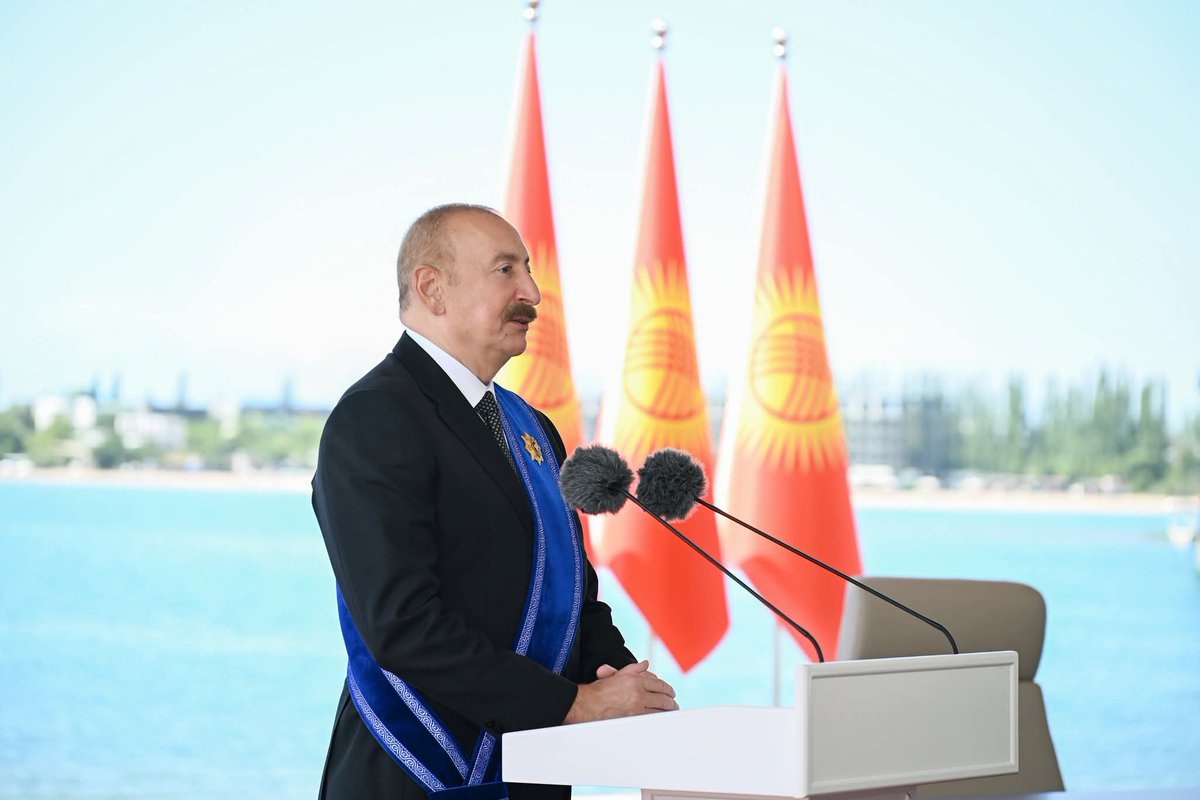 AnarMammadov17's tweet photo. Prezident İlham Əliyev və Qırğız Respublikasının Prezidenti Sadır Japarov mətbuata bəyanatlarla çıxış ediblər.

https://t.co/s1GULMo9Va https://t.co/QE0GIYSme0