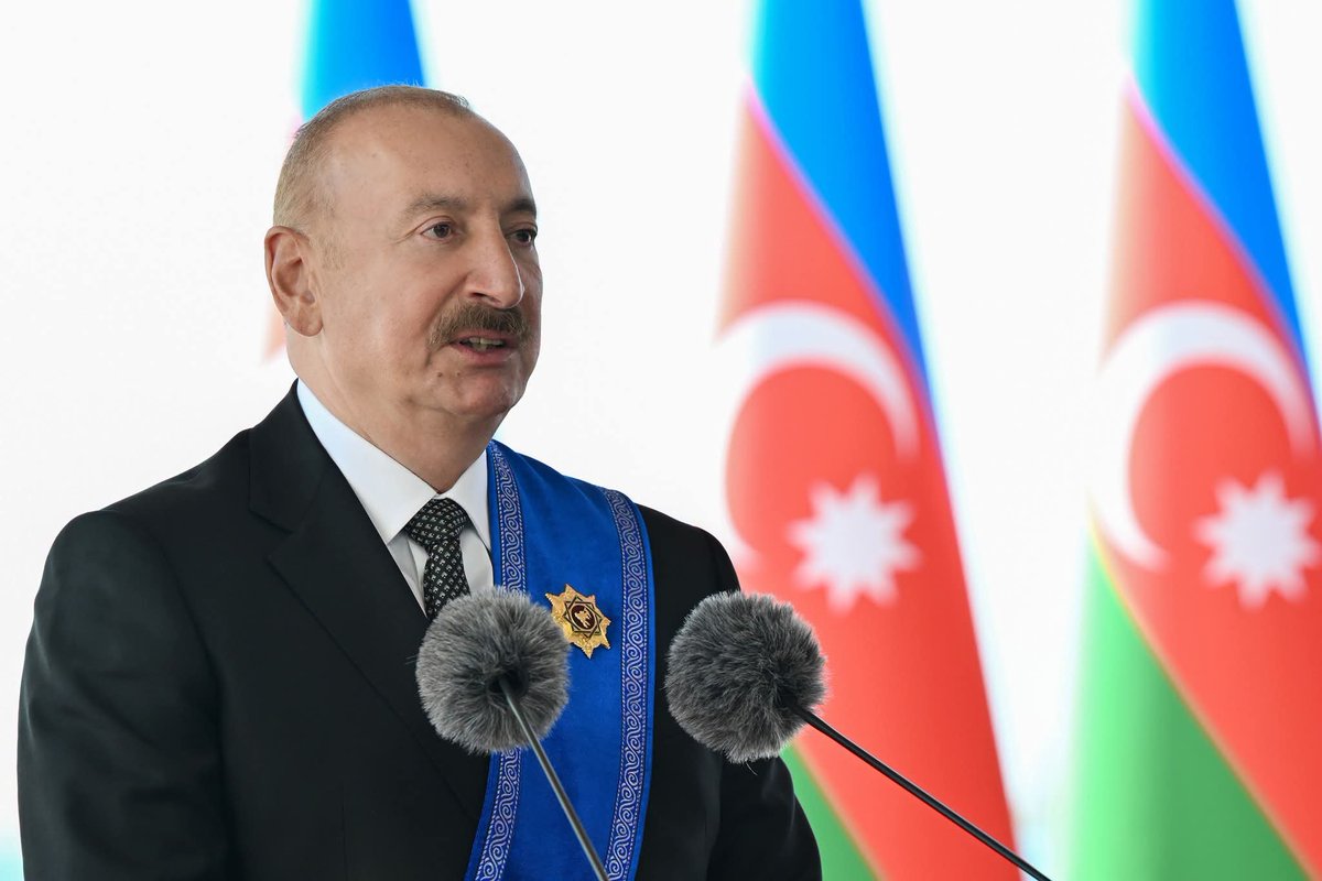 AnarMammadov17's tweet photo. Prezident İlham Əliyev və Qırğız Respublikasının Prezidenti Sadır Japarov mətbuata bəyanatlarla çıxış ediblər.

https://t.co/s1GULMo9Va https://t.co/QE0GIYSme0