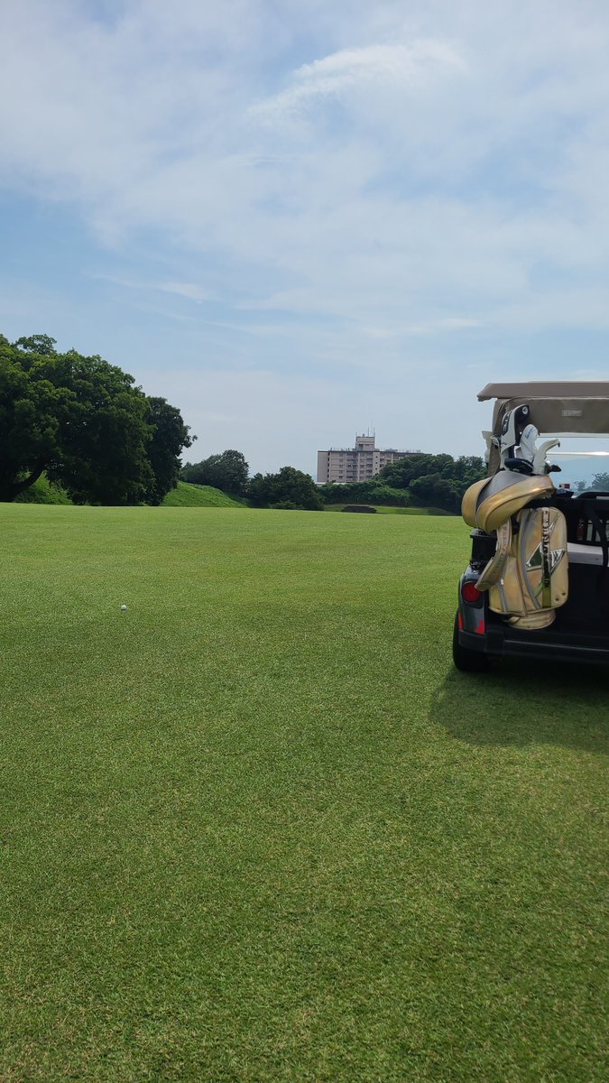 Century21212's tweet photo. キャンプ座間でラウンド⛳してきました！
米軍基地の中なのでパスポート持って行って手続きが必要です
暑さが心配だったんですけど、乗り入れカートで風を浴びながらのラウンドは意外と快適でした！ https://t.co/MgSfMXFkPG