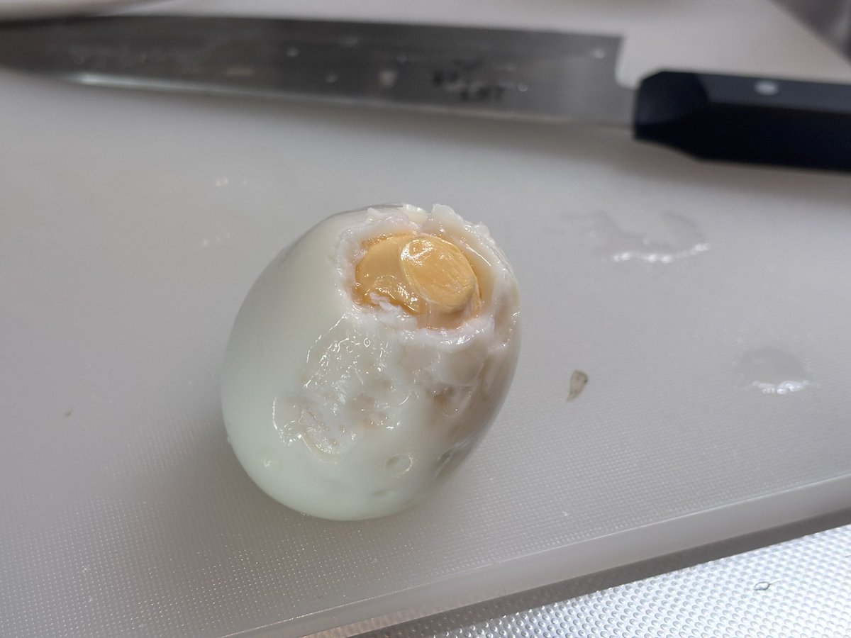 __kemurin's tweet photo. ゆで卵作るの下手選手権いける？ https://t.co/5mPloCLgsr